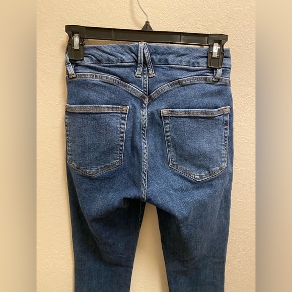 Good American Women’s Good Legs Deep V Jeans - Picture 5 of 7